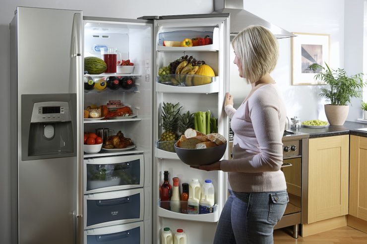 为什么电冰箱能制冷？