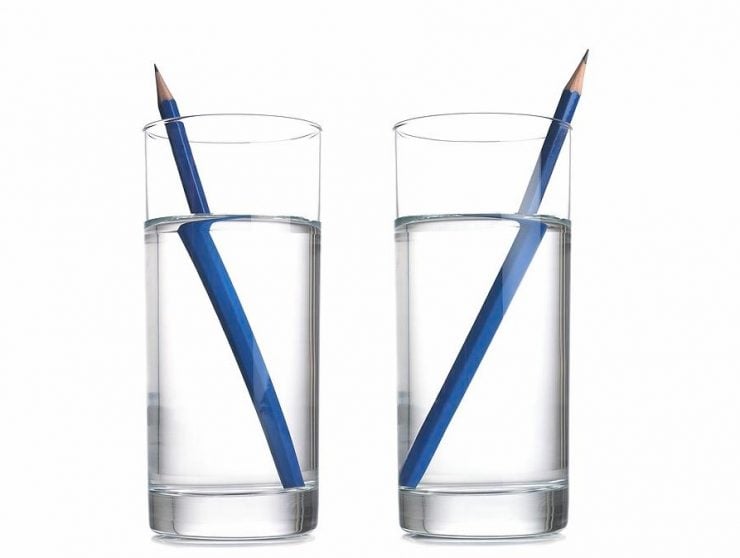 为什么铅笔伸进水就像是断了？