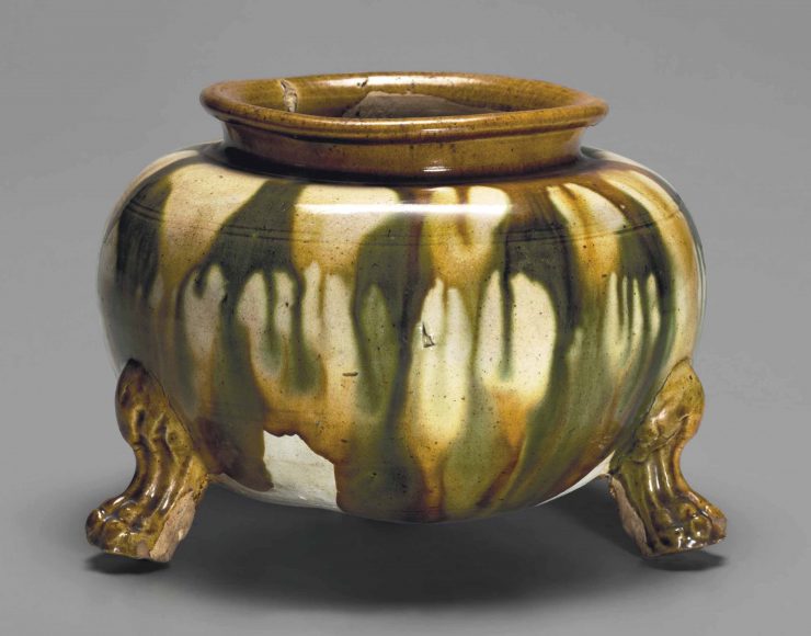 为什么把唐代上釉的陶器被称做“唐三彩”？