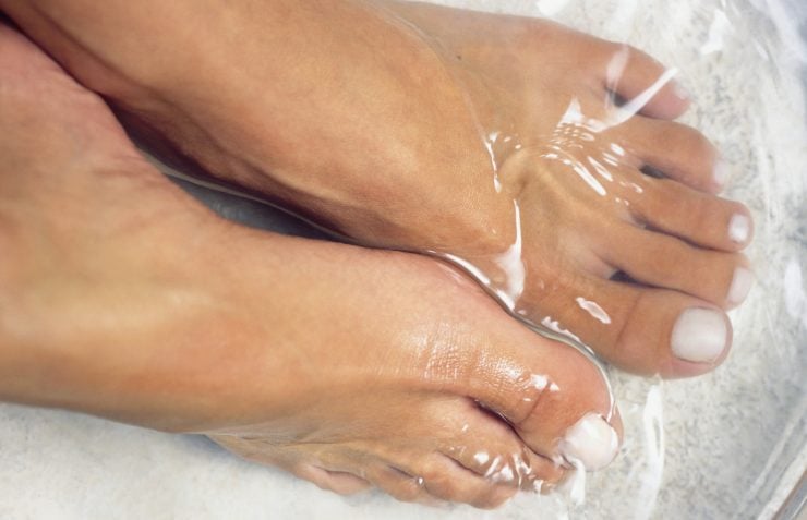 为什么睡前要用热水洗脚?